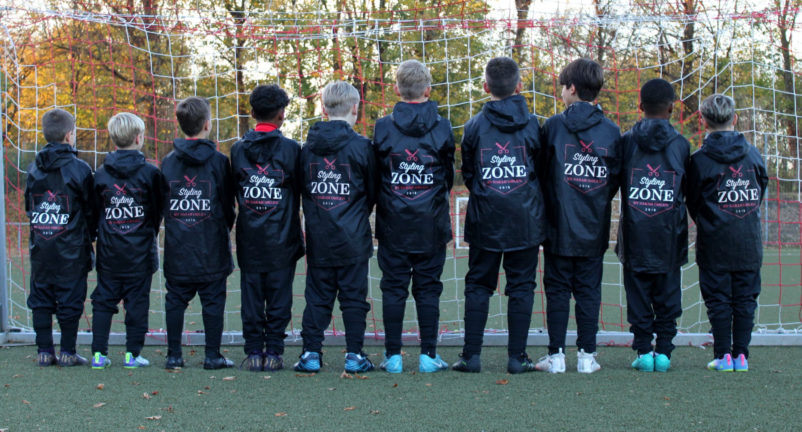 Ein riesiges Dankeschön an Styling Zone by Sarah Ohlen für die neuen Regenjacken unserer Wardener Haie (U10-1)!
