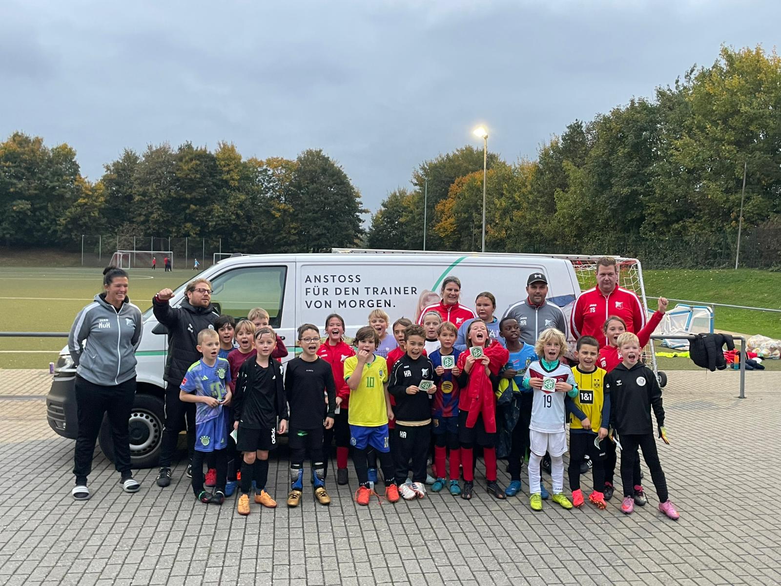 Das DFB-Mobil mal wieder zu Besuch bei unserer Eintracht. U9-2, U10-3 und U17 gefordert