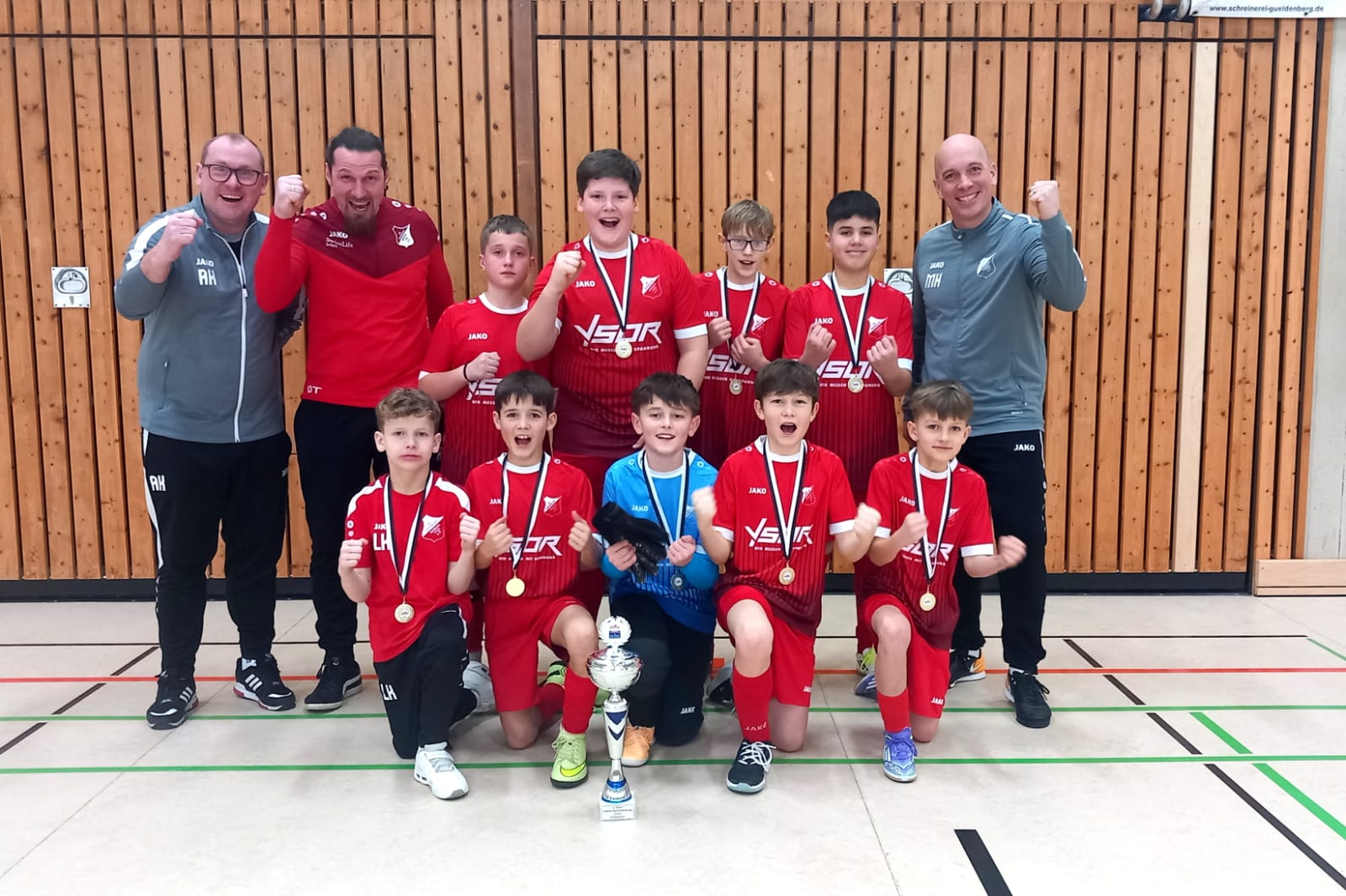 Der VfL Eintracht Warden (U12-1 / Jahrgang 2014) holt den Turniersieg beim Glück-Auf Hallencup 2026!