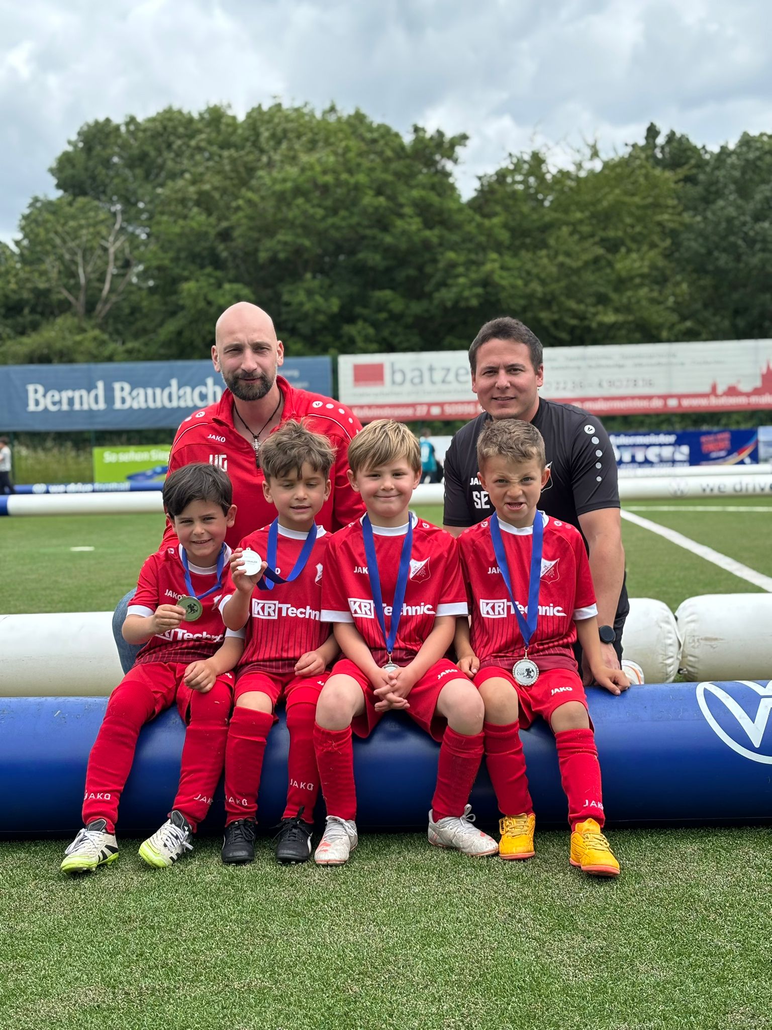 U6 holt sich ungeschlagen den Turniersieg beim Volkswagen Kids Club in Bornheim