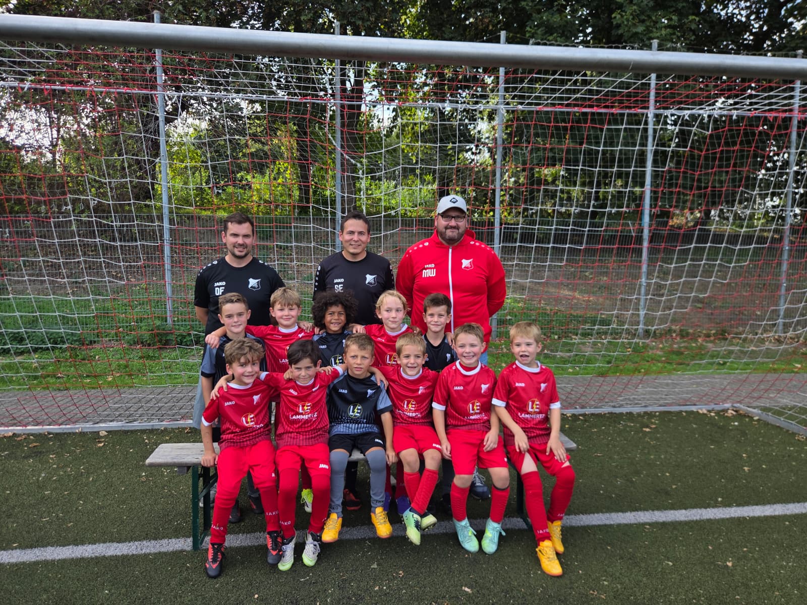 Ein großes Dankeschön an unseren Sponsor Elektrotechnik Lammertz! Neue Trikots und Zipper für unsere U7!