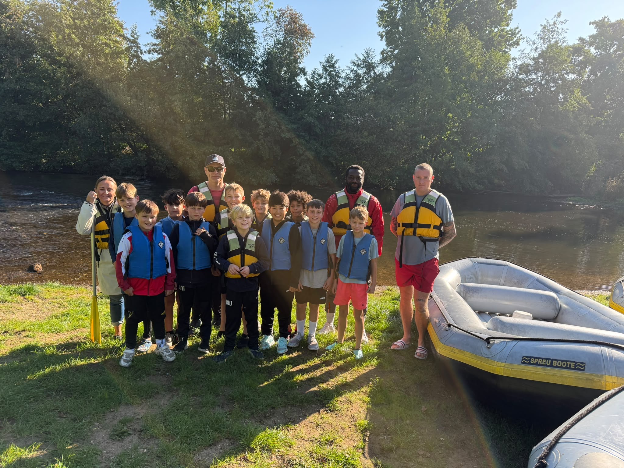 U11-2 auf großer Rafting-Tour – Teambuilding auf der Rur